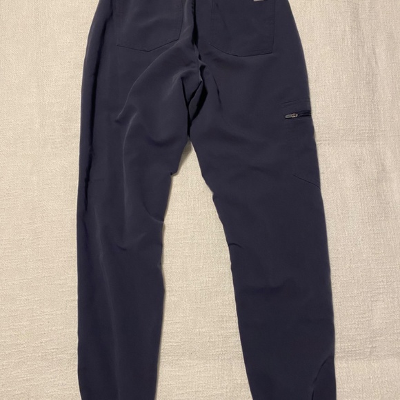 Figs Limited Edition Quiet Navy Scrub Set - Picture 2 of 7